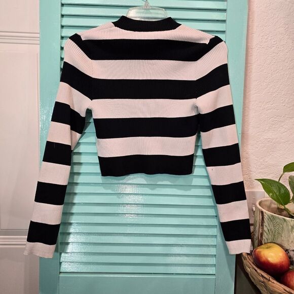 Black and White Ribbed Long Sleeve Crop Top - Picture 2 of 3